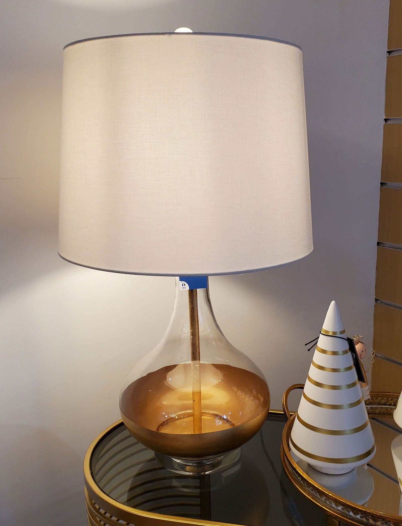 Design table lamp in gold and glass - vivahabitat.com