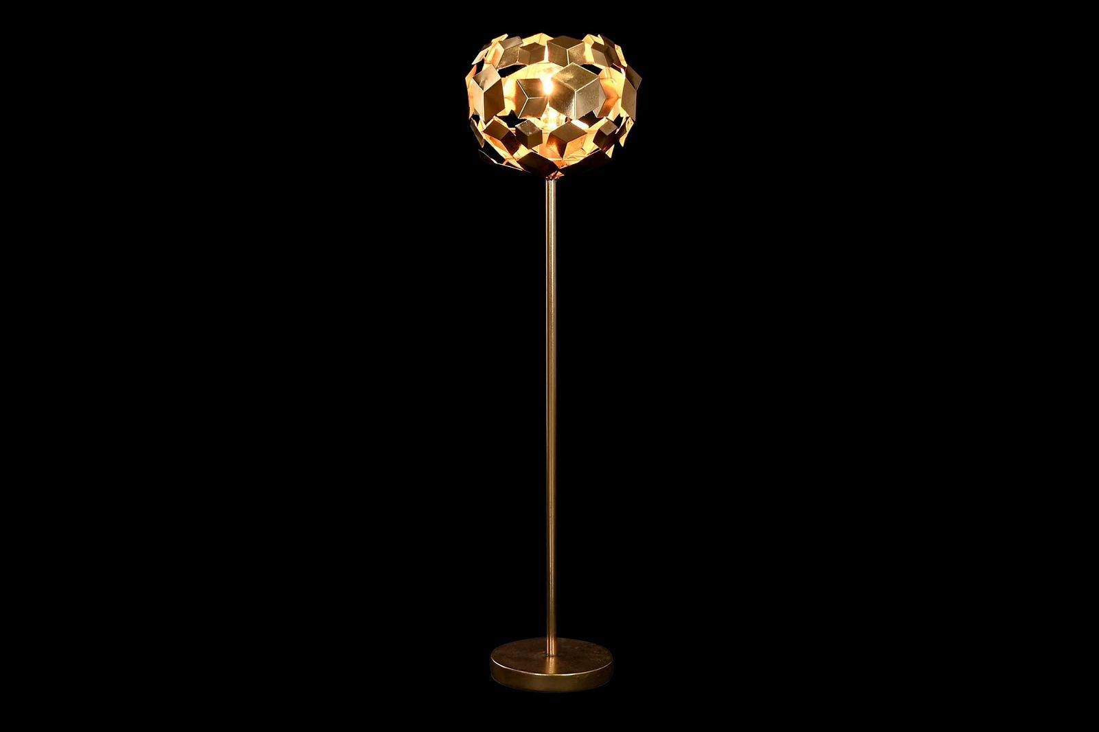 Geometric floor lamp in gold - vivahabitat.com